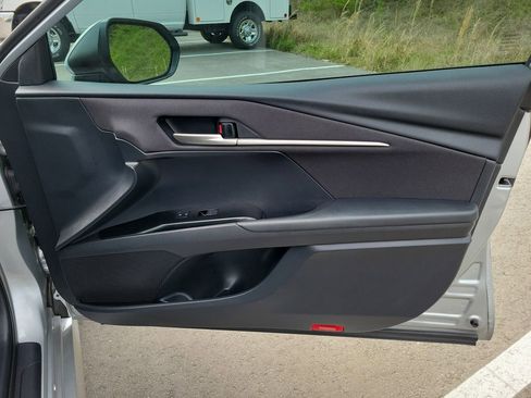 Used 2025 Toyota Camry LE image 40