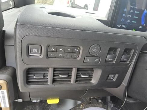 Used 2024 Chevrolet Brightdrop 600 w/ Commercial Equipment Package AWD/4WD image 7