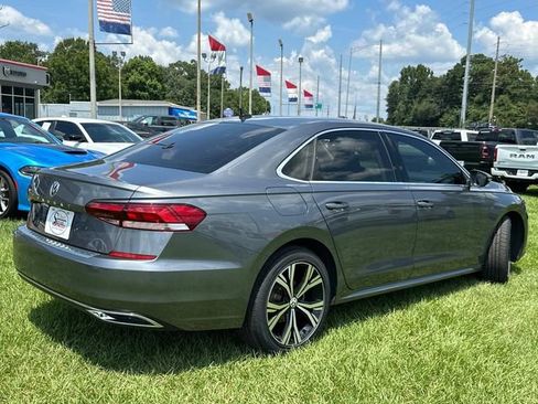 Used 2022 Volkswagen Passat 2.0T SE image 8
