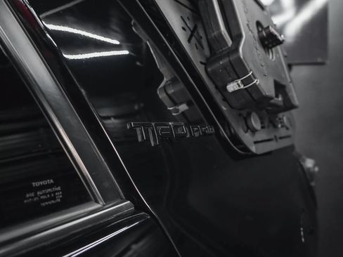 Used 2018 Toyota 4Runner TRD Pro AWD/4WD image 9