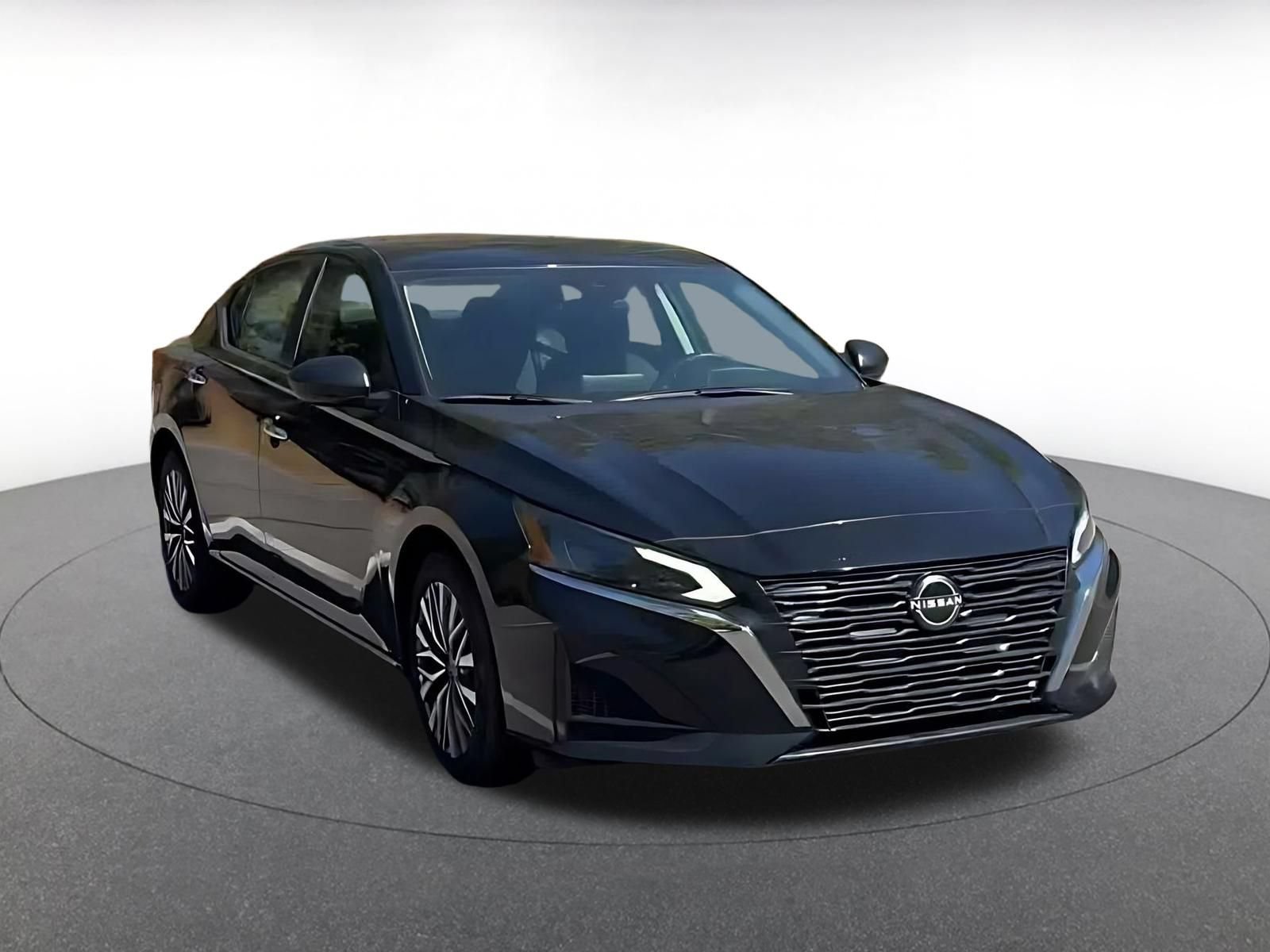 Used 2025 Nissan Altima 2.5 SV FWD image 3
