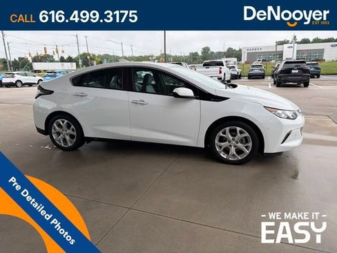 Used 2019 Chevrolet Volt Premier w/ Driver Confidence II Package FWD image 4