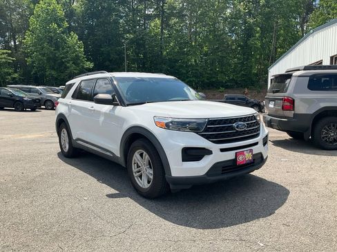 Used 2020 Ford Explorer XLT RWD image 3