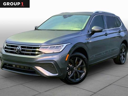 Used 2024 Volkswagen Tiguan SE FWD image 1