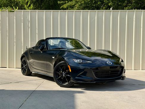 Used 2019 MAZDA MX-5 Miata Club RWD image 1