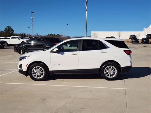 Used 2024 Chevrolet Equinox LT w/ LPO, Floor Liner Package image 5