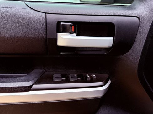 Used 2016 Toyota Tundra SR5 w/ SR5 Upgrade Package image 17