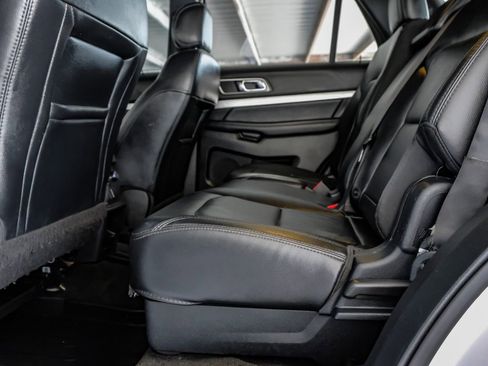 Used 2017 Ford Explorer XLT w/ Equipment Group 202A image 38