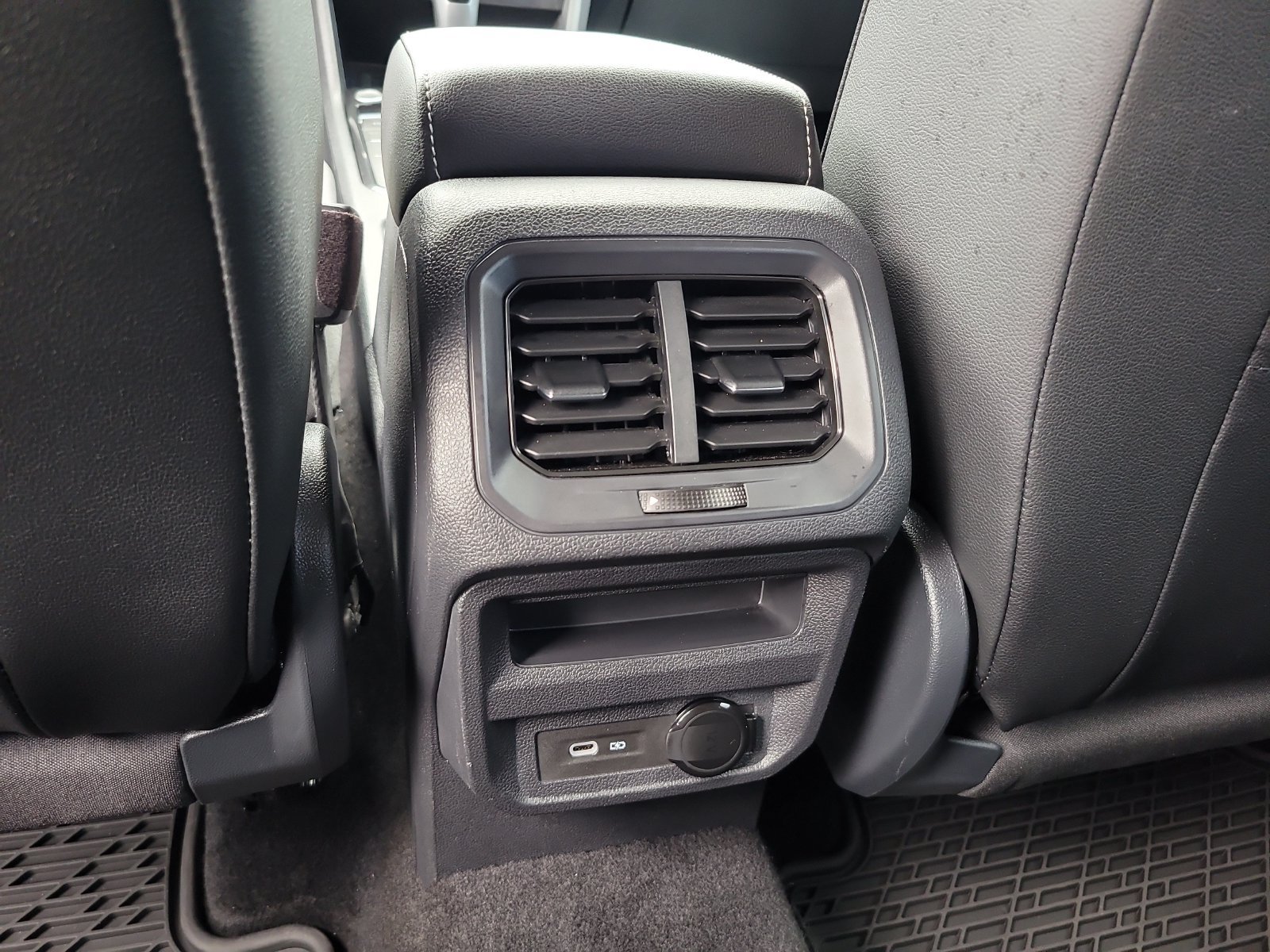 Used 2023 Volkswagen Tiguan SE FWD image 12