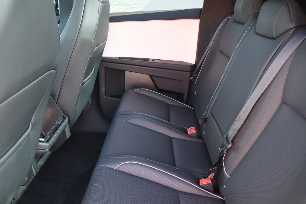 Used 2024 Tesla Cybertruck AWD Crew Cab image 41