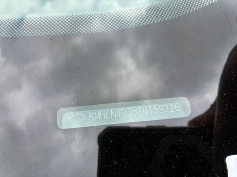 Used 2025 Hyundai Elantra Limited FWD image 27