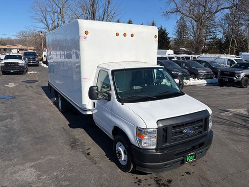 Used 2024 Ford E-350 and Econoline 350 Super Duty w/ Power Windows & Locks Group image 7