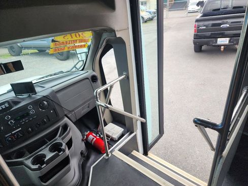 Used 2015 Ford E-350 and Econoline 350 Super Duty RWD image 19