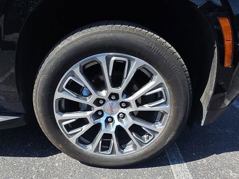 Used 2025 GMC Yukon Denali AWD/4WD image 18