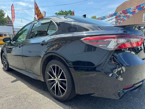 Used 2024 Toyota Camry SE FWD image 31