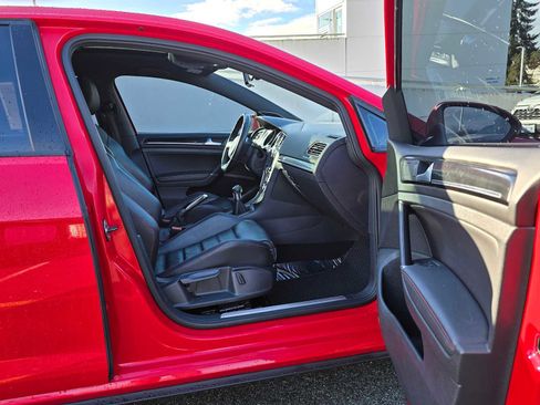 Used 2016 Volkswagen GTI SE image 10