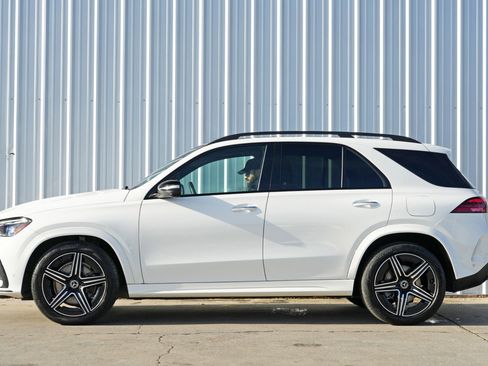 Used 2024 Mercedes-Benz GLE 450e 4MATIC w/ AMG Line Exterior image 9