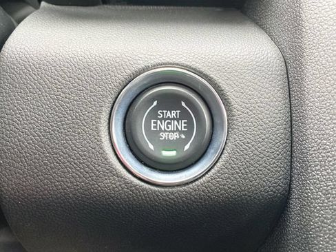 Used 2026 GMC Acadia Elevation w/ Elevation Premium Package FWD image 17