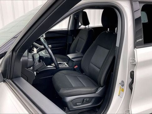 Used 2022 Ford Explorer XLT AWD/4WD image 8