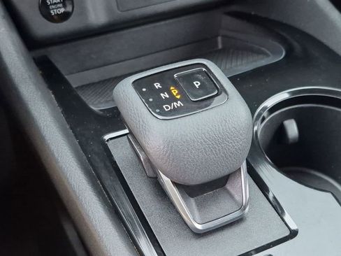 Used 2024 Nissan Rogue SV FWD image 8