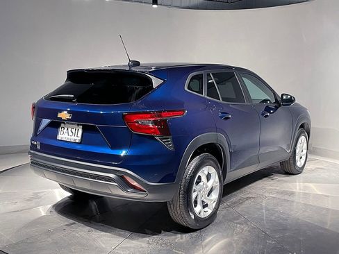 Used 2024 Chevrolet Trax LS w/ LS Convenience Package image 11