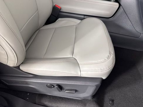 New 2025 Ford Expedition Active image 22