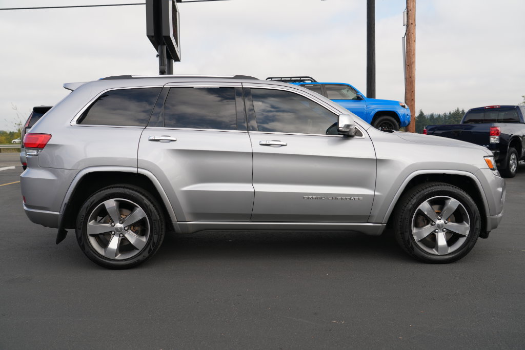 Used 2015 Jeep Grand Cherokee Overland w/ Advanced Technology Group AWD/4WD image 7