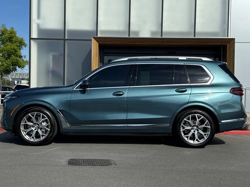 Used 2025 BMW X7 xDrive40i w/ Premium Package AWD/4WD image 5