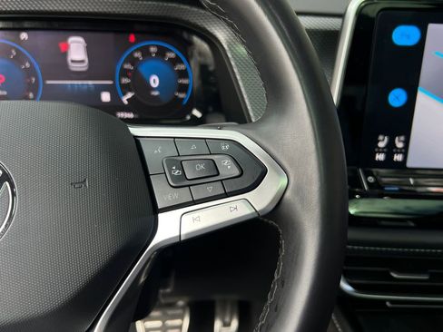 Certified 2024 Volkswagen Atlas Cross Sport SEL R-Line image 32