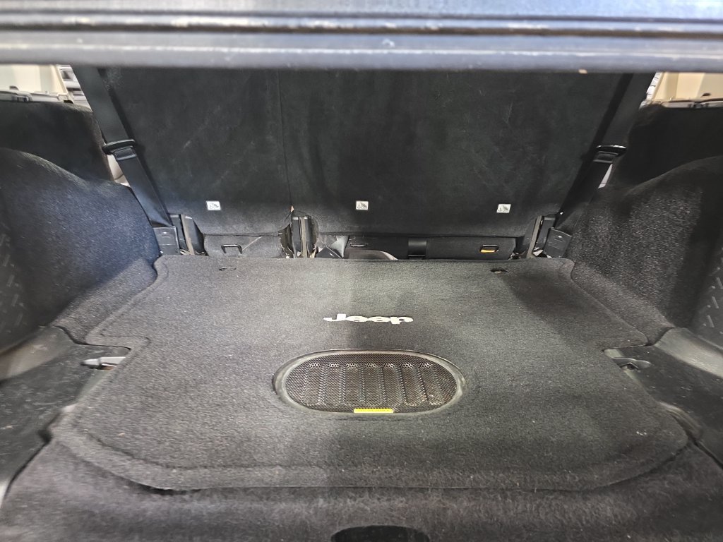 Used 2016 Jeep Wrangler Unlimited Rubicon AWD/4WD image 14