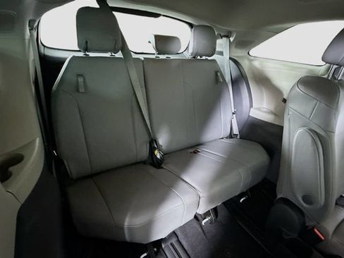Certified 2022 Toyota Sienna XLE w/ XLE Plus Package FWD image 31