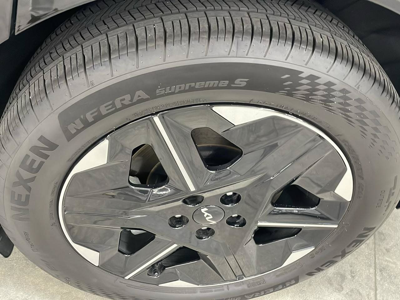 Used 2025 Kia EV6 Wind RWD image 25