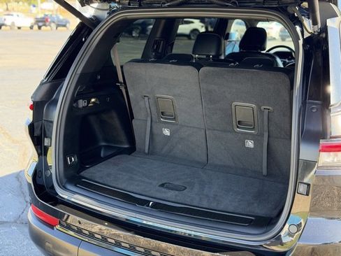 Used 2022 Jeep Grand Cherokee L Laredo image 12