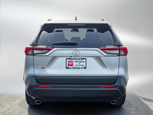 Used 2019 Toyota RAV4 XLE image 4
