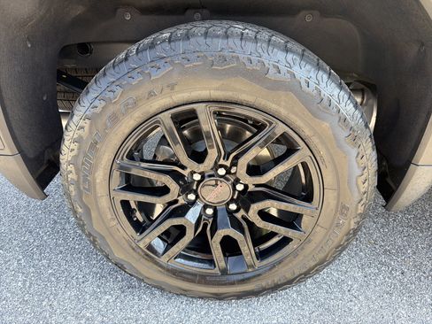 Used 2025 GMC Sierra 1500 Elevation w/ Elevation Premium Package AWD/4WD image 18