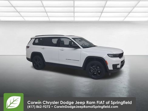 Certified 2023 Jeep Grand Cherokee L Altitude image 2