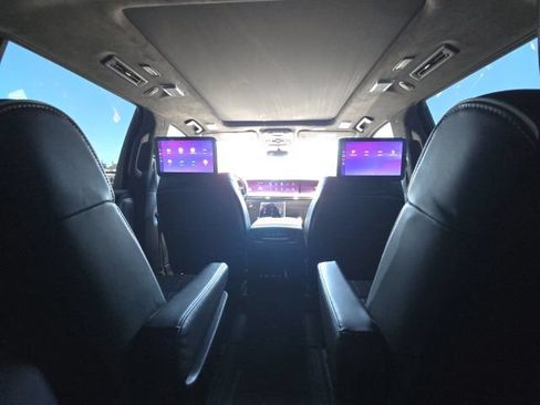 Used 2025 Cadillac Escalade Sport Platinum w/ LPO, Floor Liner Package AWD/4WD image 19