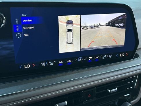 Used 2025 Chevrolet Tahoe High Country AWD/4WD image 15