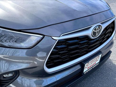 Used 2024 Toyota Highlander LE image 32