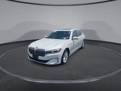 Used 2022 BMW 740i RWD image 4