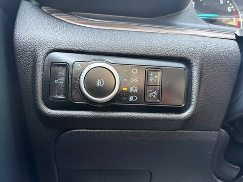 Used 2024 Ford Explorer Limited image 23