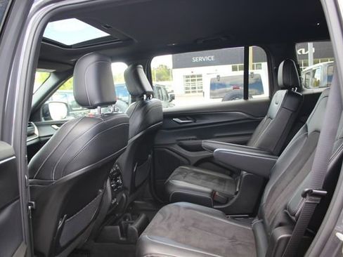 Used 2023 Jeep Grand Cherokee L Altitude AWD/4WD image 22