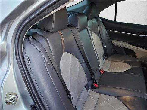 Used 2019 Toyota Camry XLE image 23