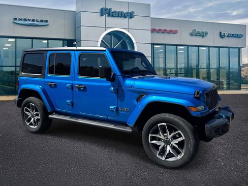 Used 2024 Jeep Wrangler Unlimited w/ Convenience Group AWD/4WD image 1