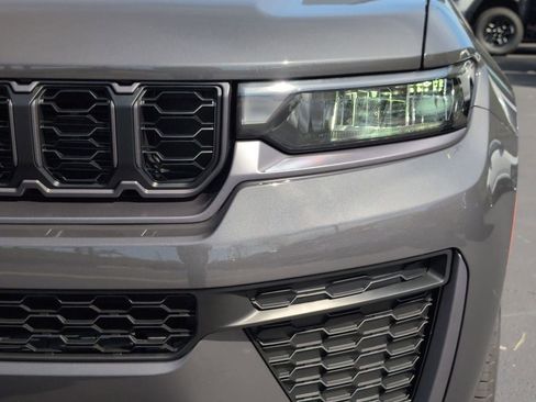 New 2026 Jeep Grand Cherokee Altitude AWD/4WD image 10