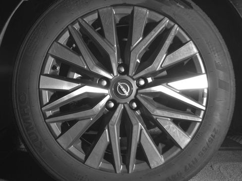 Used 2025 Nissan Altima 2.5 SV FWD image 12