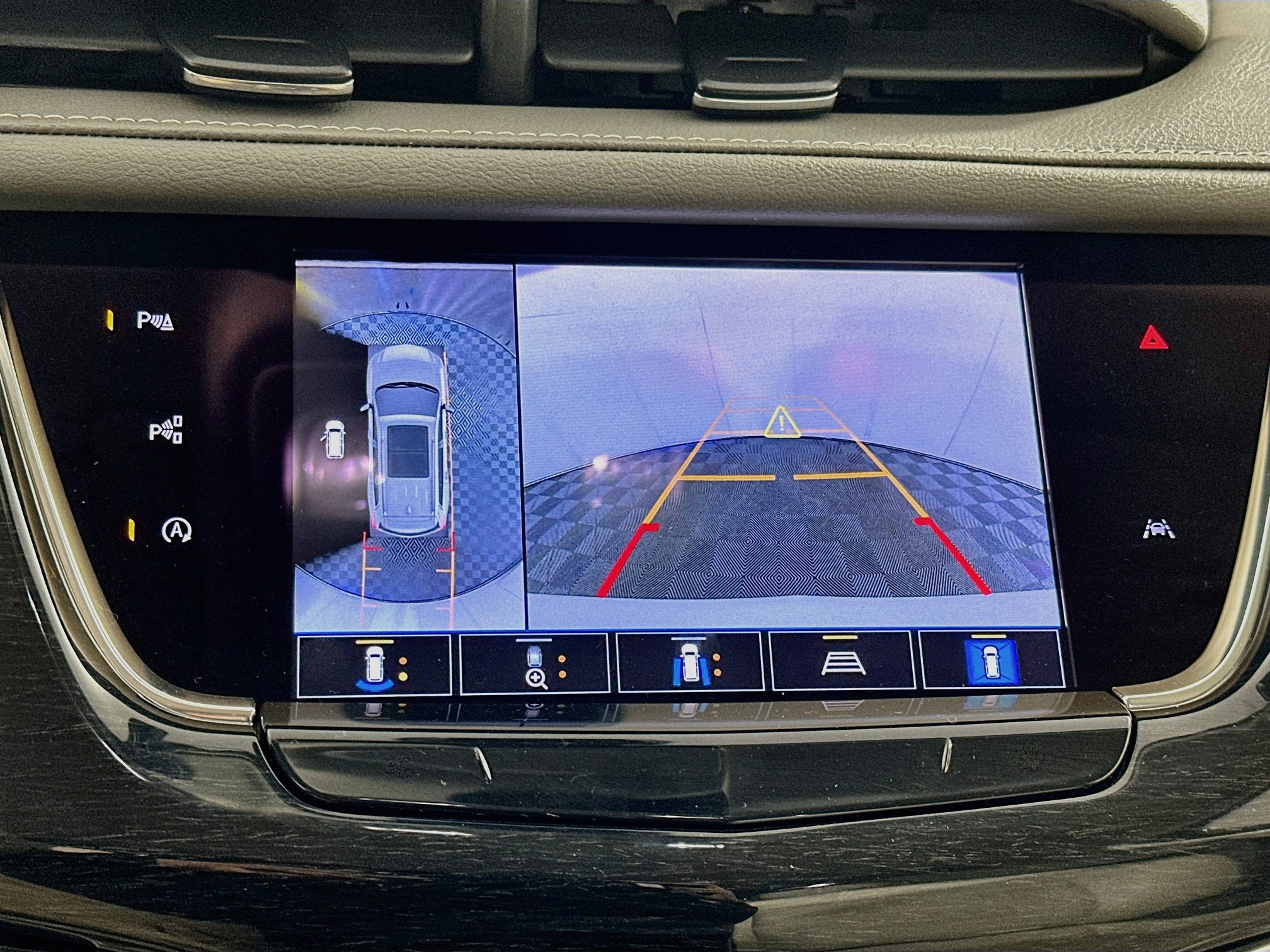 Used 2023 Cadillac XT6 Premium Luxury w/ Technology Package FWD image 22