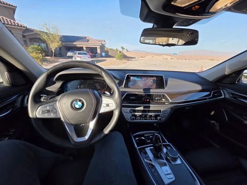 Used 2022 BMW 740i w/ Premium Package image 13