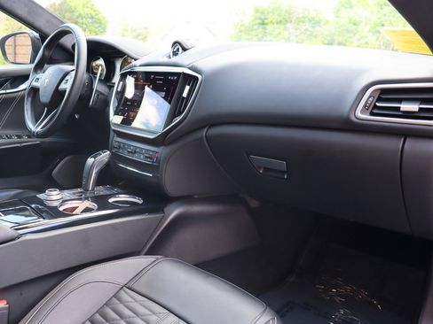 Used 2022 Maserati Ghibli Modena RWD image 21