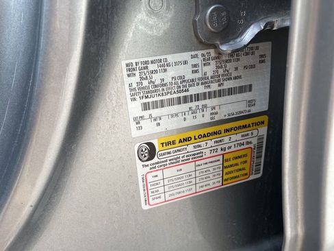 Used 2023 Ford Expedition Limited image 12